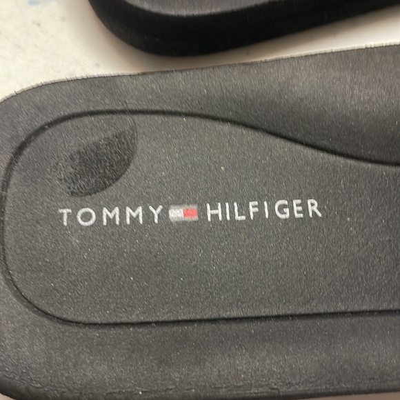🎉HP🎉Tommy Hilfiger Sparkly Foam Slides/Sandals - Picture 4 of 9